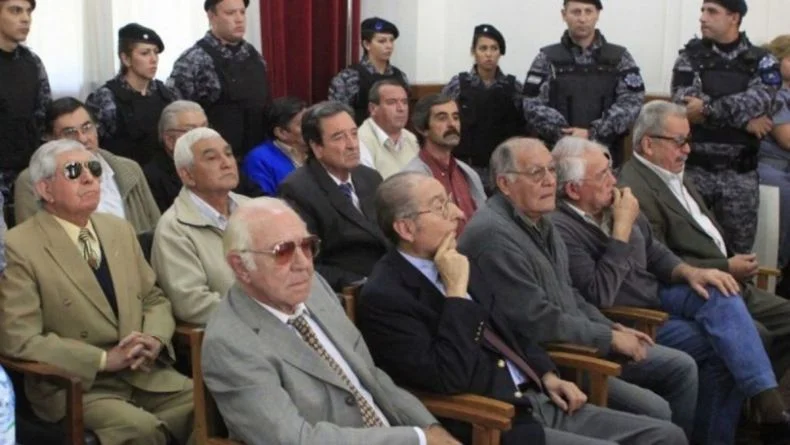 Otilio Ireneo Roque Romano, Luis Francisco Miret Clap&eacute;s, Guillermo Max Petra Recabarren y Rolando Evaristo Carrizo Elst, en el banquillo.
