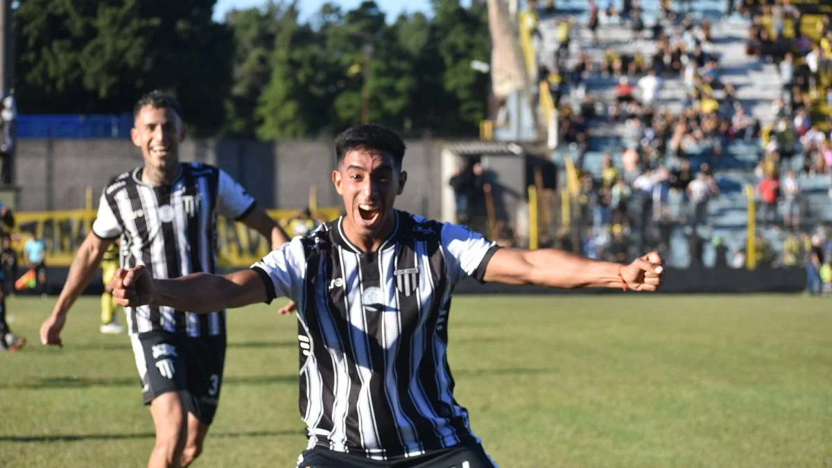 Gimnasia rescató un agónico punto en su visita a Almirante Brown y sigue puntero