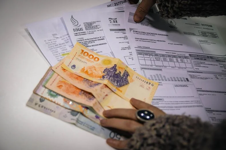 Los tarifazos y la comida se llevan el salario y las familias se endeudan para sobrevivir. 