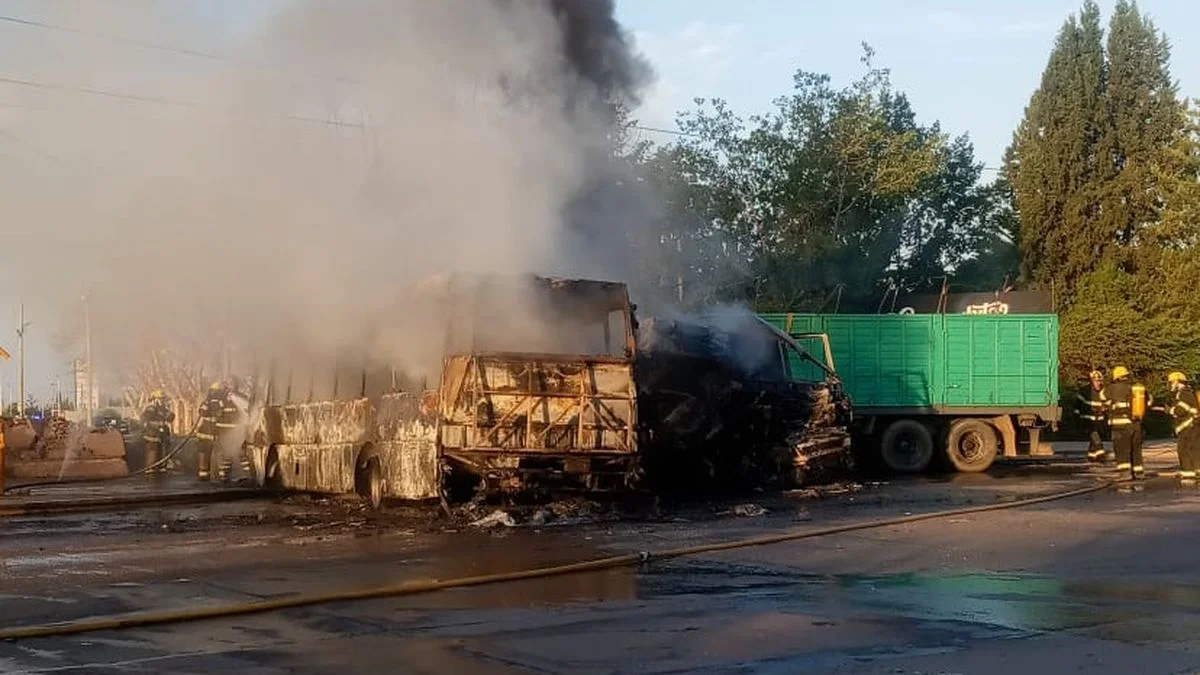 Cómo sigue el estado de salud de los heridos tras el choque de un camión y un micro en carril Rodríguez Peña