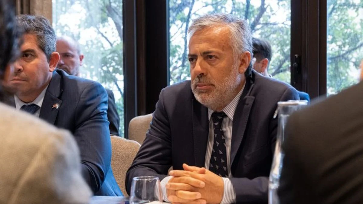 Cornejo viajó a Europa junto a una comitiva para potenciar energías renovables y vitivinicultura