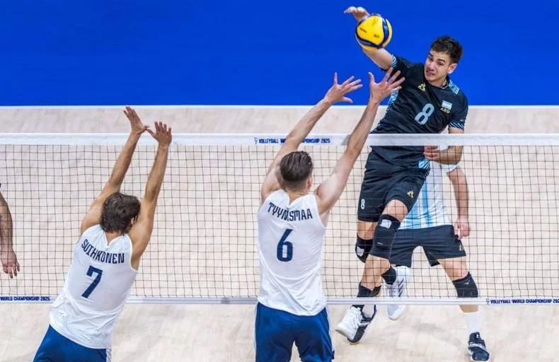 Con Agustín Loser como capitán, Argentina consiguió un gran triunfo en el Mundial de vóley.