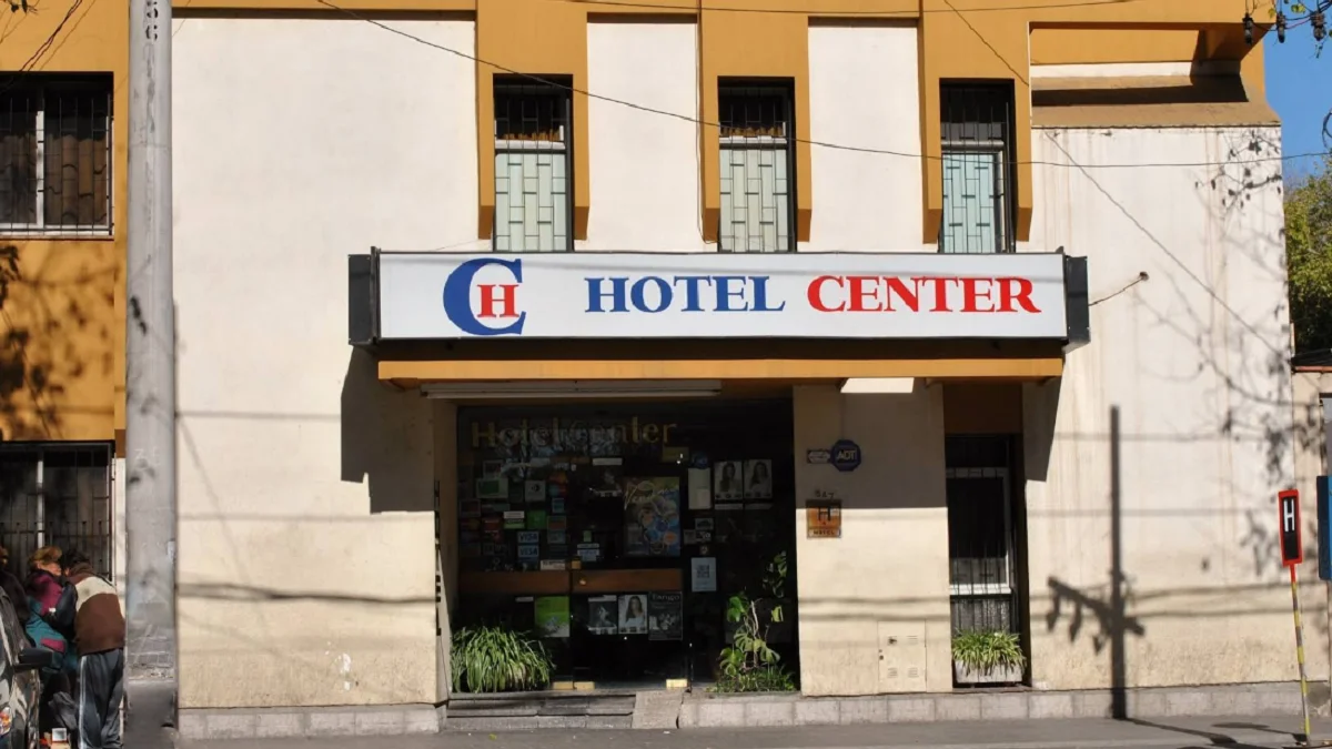 Robó el celular de otro huésped mientras se alojaba en un hotel de la Ciudad y fue detenido