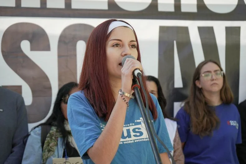 Referenta de los estudiantes secundarios, Monserrat Magariño, clamó por un frente común entre estudiantes, trabajadores y jubilados. 