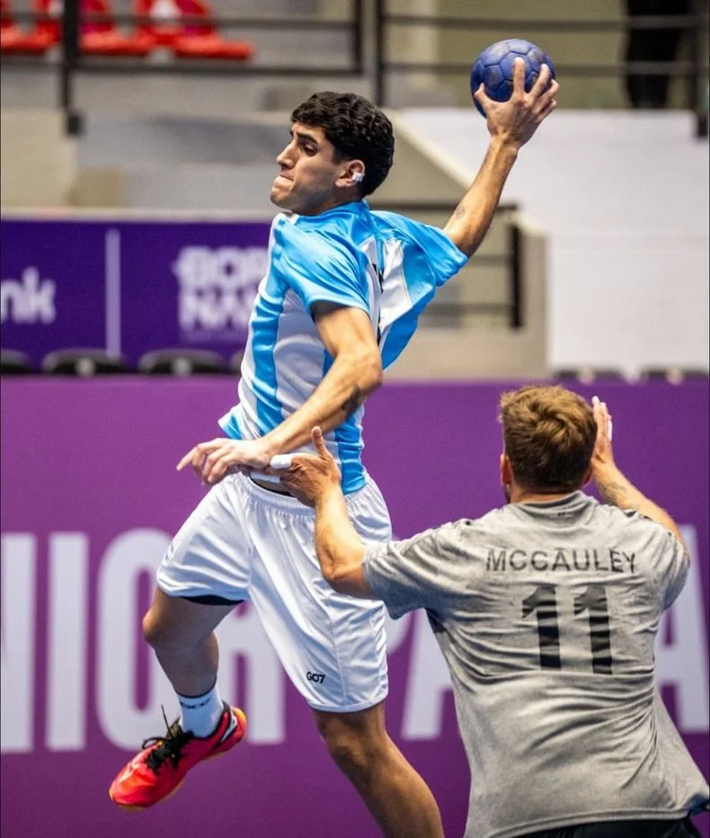 El mendocino Martín Maya obtuvo una medalla en balonmano.