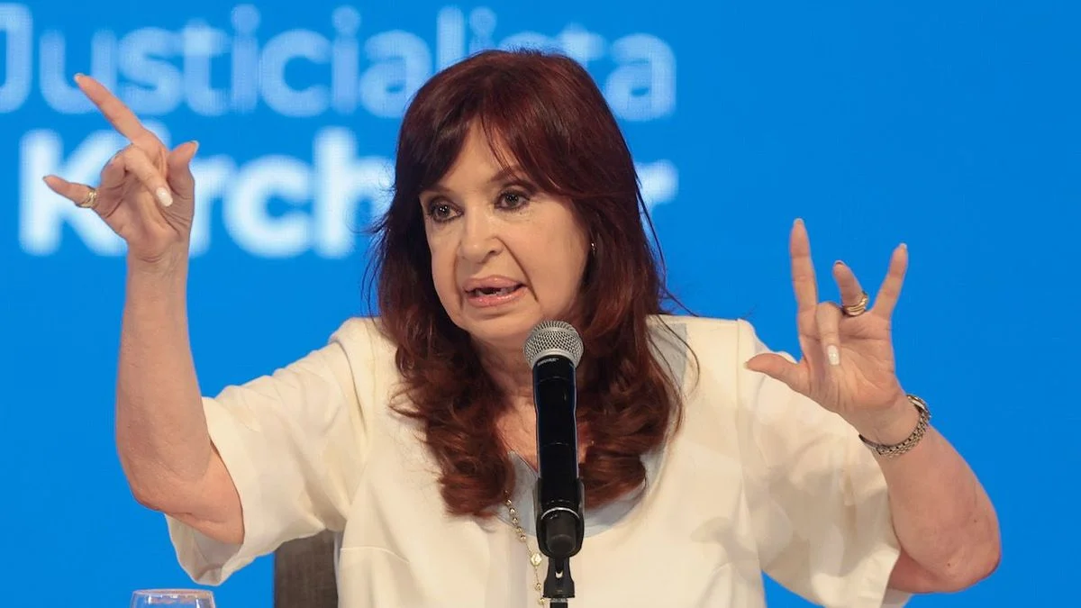 Cristina Kirchner le pegó a Milei por su gestión económica: "Media Argentina no llega a fin de mes"