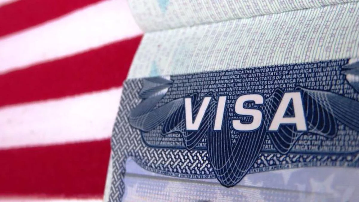 EE.UU. le cierra la puerta a inmigrantes de Brasil, Colombia, Uruguay y otros 72 países