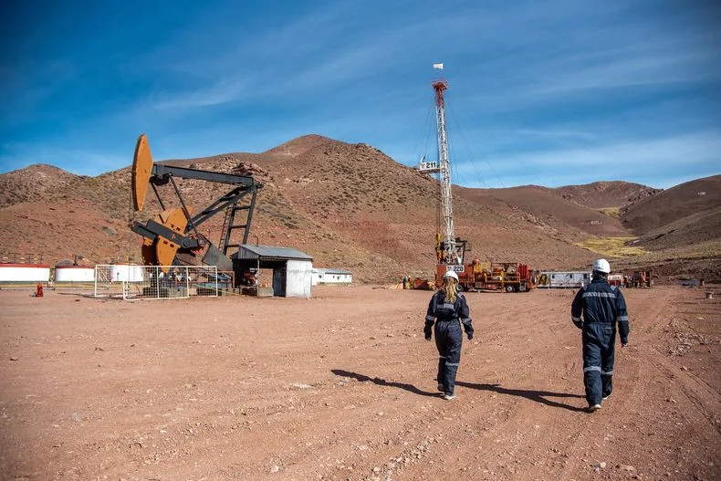 Cornejo promociona el Plan Andes como buena noticia, pese a las consecuencias financieras, ambientales y sociales para Mendoza. 