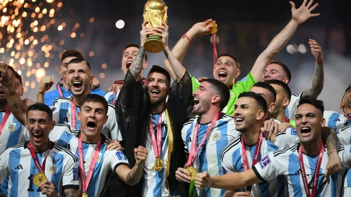 Un jugador clave de la Scaloneta podría cambiar de club antes del Mundial y se iría a un gigante de Europa