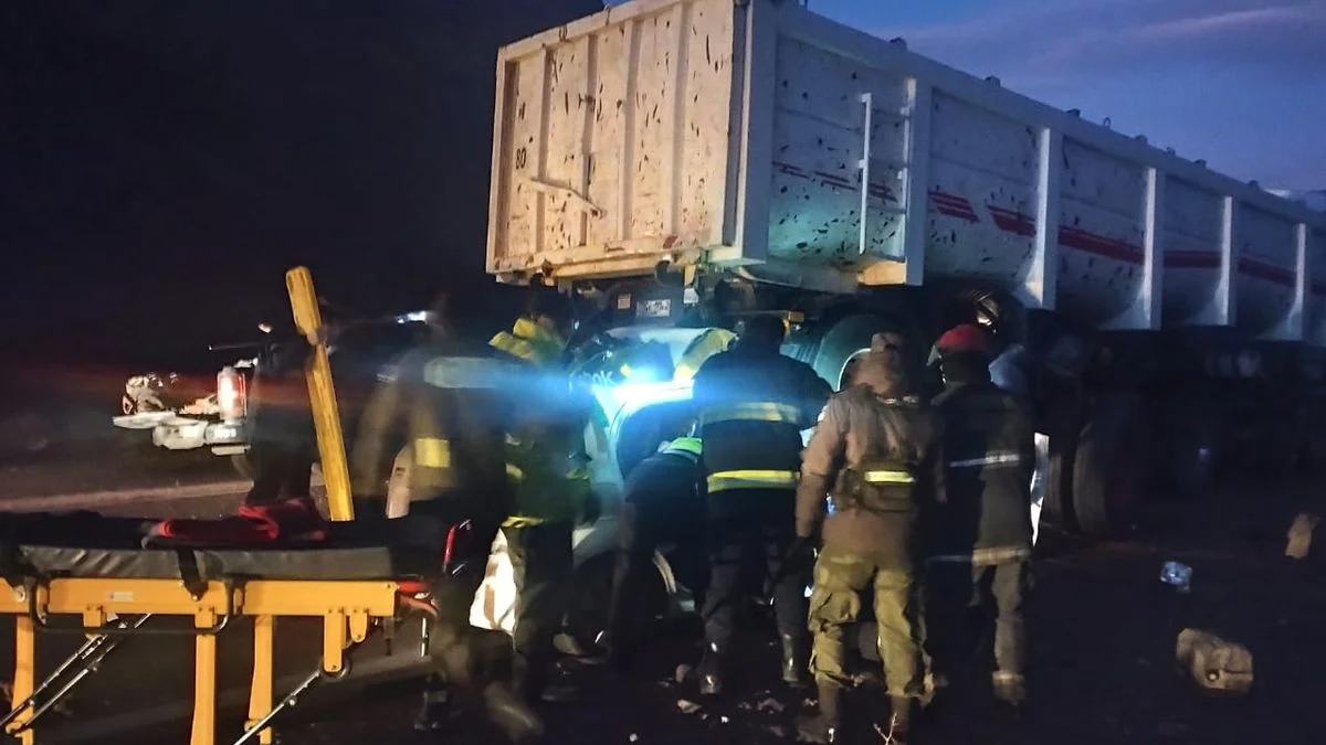Accidente entre dos camiones y un auto en el paso Cristo Redentor deja dos fallecidos