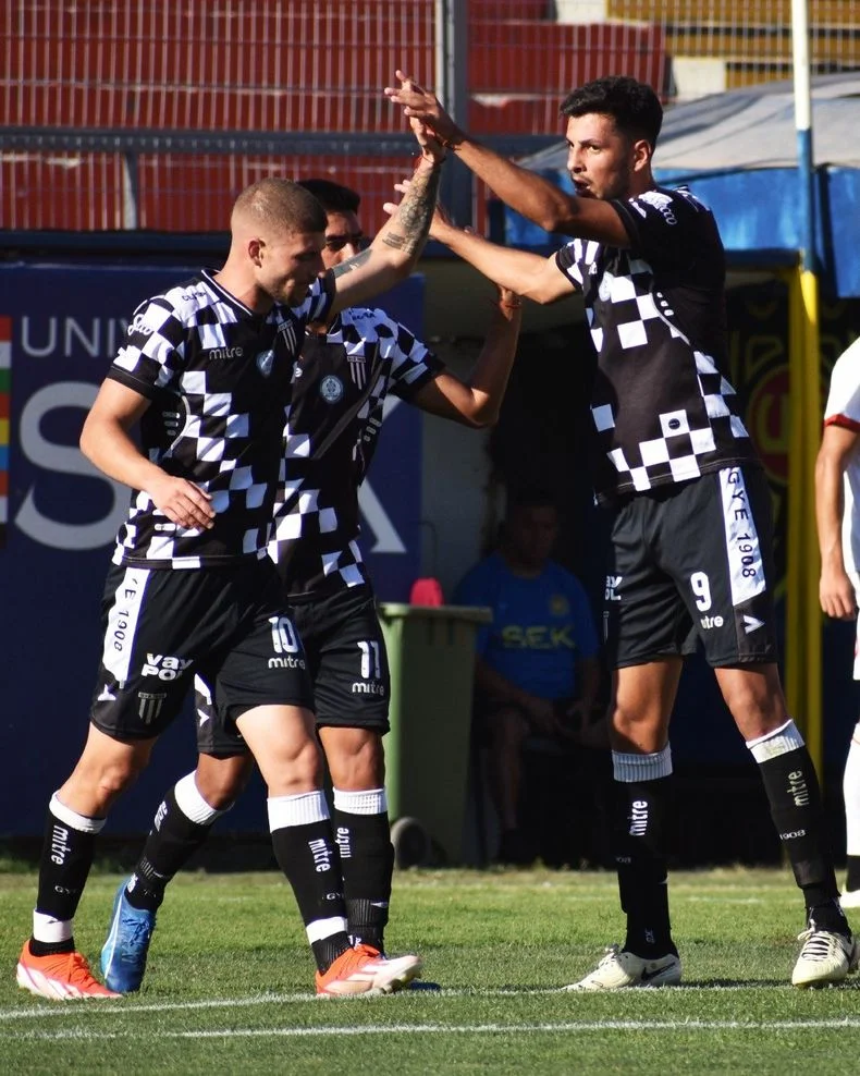 Gimnasia y Esgrima le gan&oacute; el duelo de titulares a la Uni&oacute;n Espa&ntilde;ola.