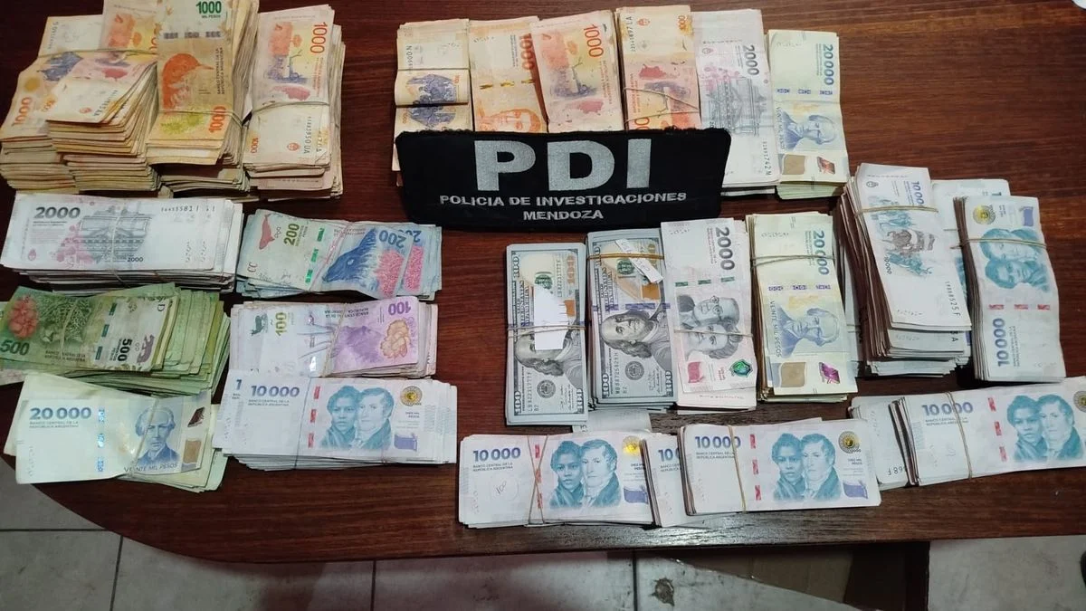 Detuvieron a un distribuidor de cocaína: tenía dos autos, dos motos y cerca de 53 millones de pesos
