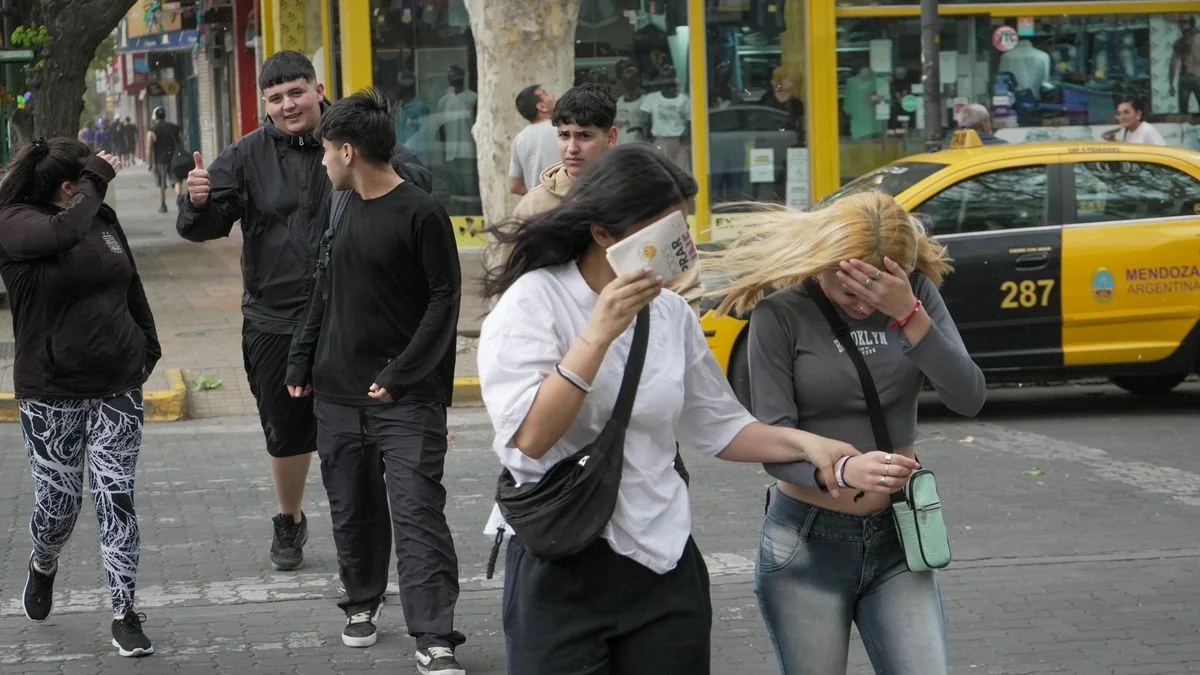 Suspenden actividades de la Feria del Libro y clases en el ITU UNCUYO por el viento
