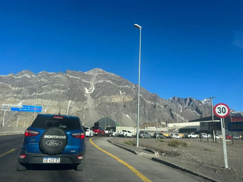 El Paso Internacional que cruza a Chile registra demoras del lado chileno.