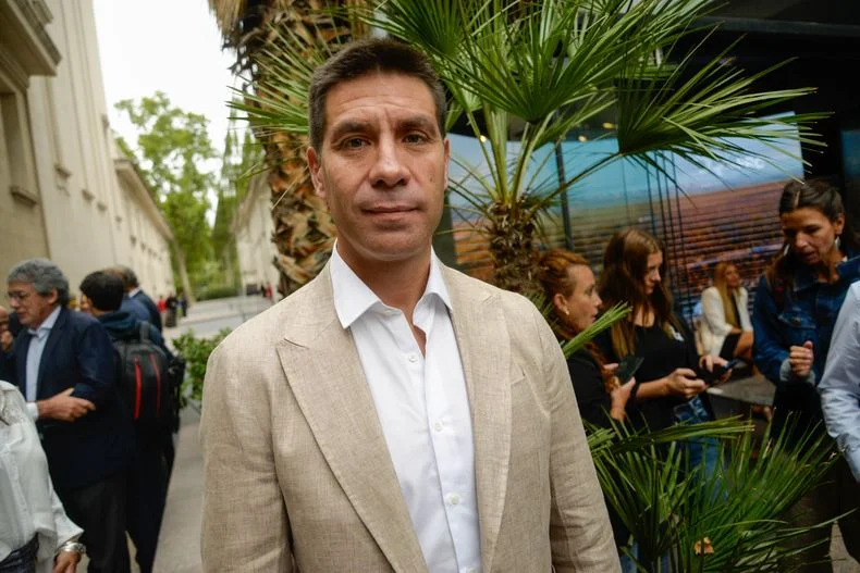 El presidente del partido de Javier Milei en Mendoza ubic&oacute; a funcionarios nacionales, su pareja y gente de su confianza en las listas para la Legislatura.&nbsp;