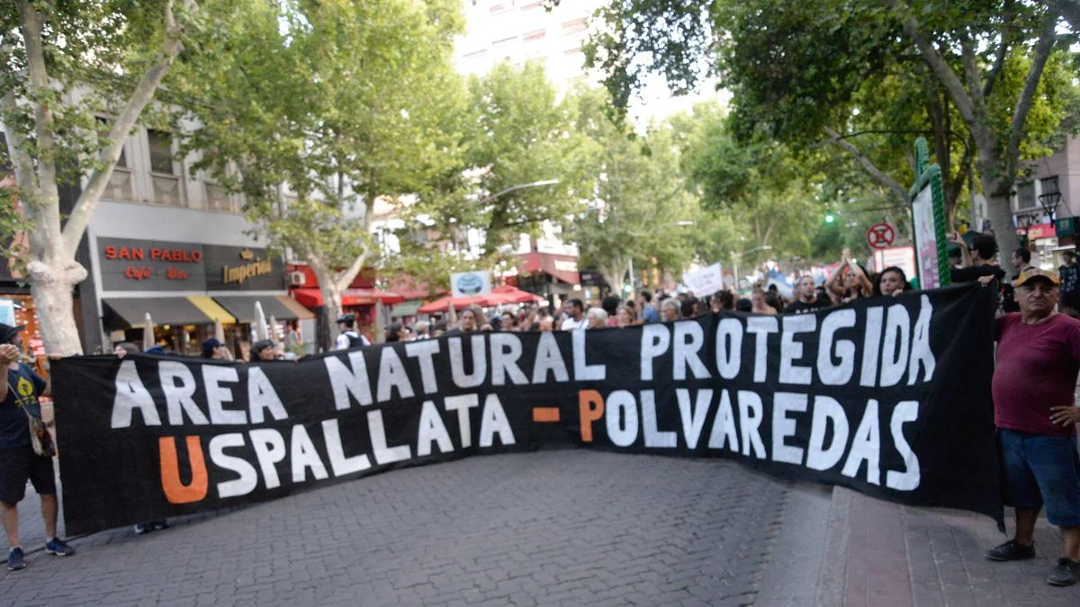 Las marchas en contra de San Jorge se replicaron tambi&eacute;n en la Ciudad de Mendoza.&nbsp;