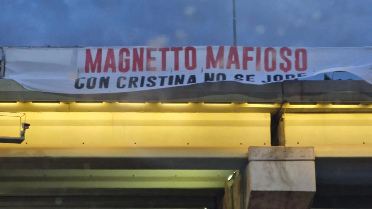 "Magnetto mafioso, con Cristina no se jode": el cartel que sorprendió en el acceso a Mendoza este viernes