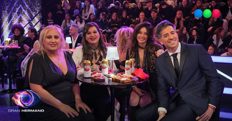 De izquierda a derecha: Selva, Sandra, Eugenia y Devi.