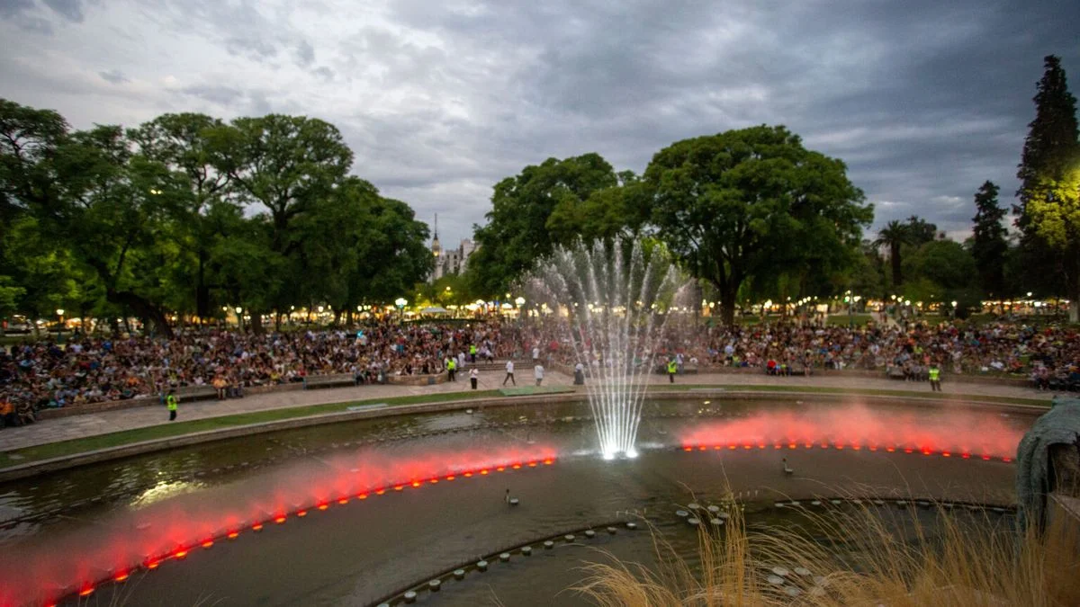 Ciudad de Mendoza celebra la llegada de la primavera con arte, música, libros y flores