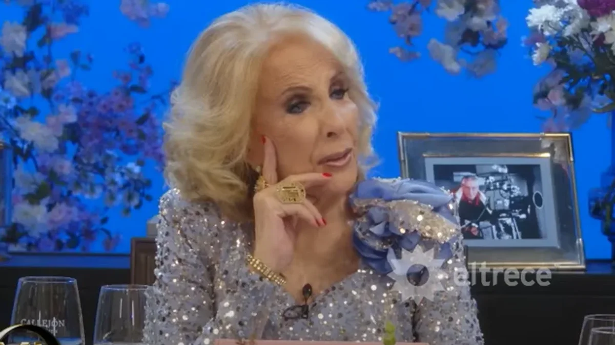 Mirtha Legrand indignada por las salidas al balcón de Cristina para saludar militantes: "La gente la adora"