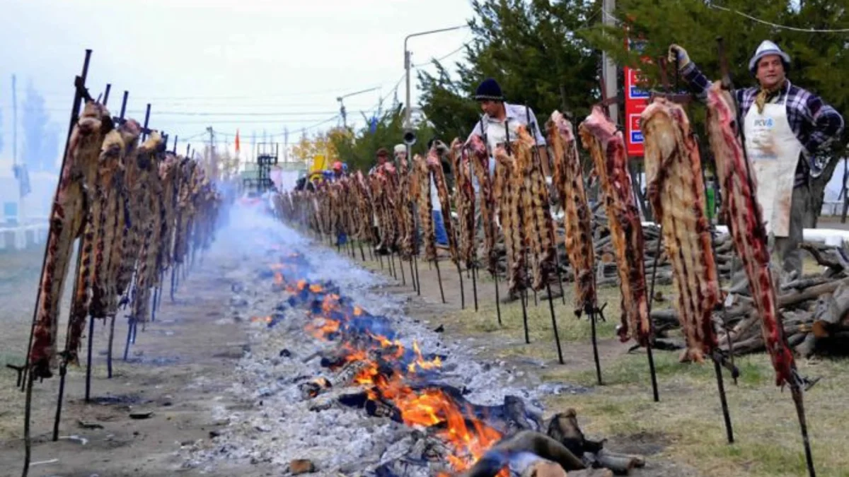 Vuelve la Fiesta Nacional de la Ganadería a General Alvear: peña, jineteada y gastronomía