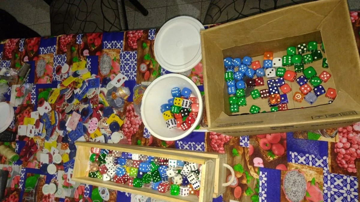La Policía irrumpió en un casino clandestino en Las Heras cuando más de 20 personas estaban apostando