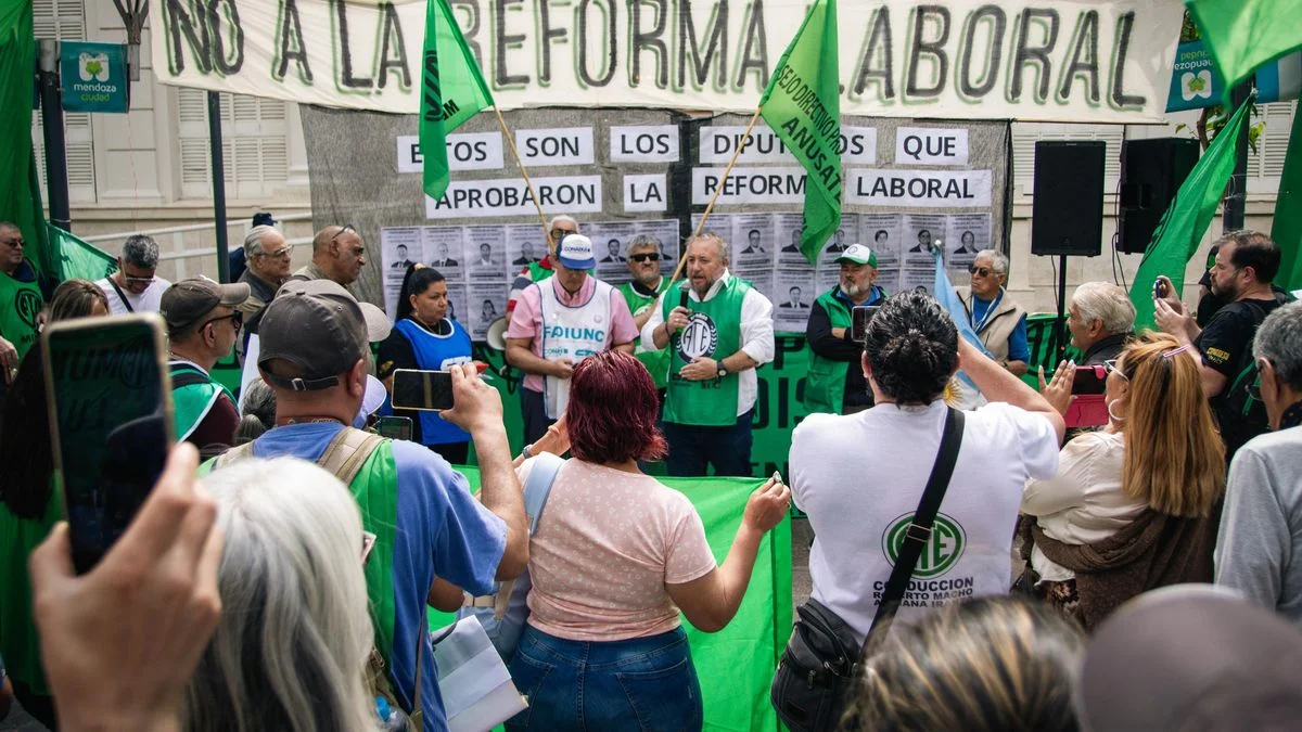 Arranca una semana de huelga, vigilia y protestas por la reforma del Estatuto, que llega al Senado