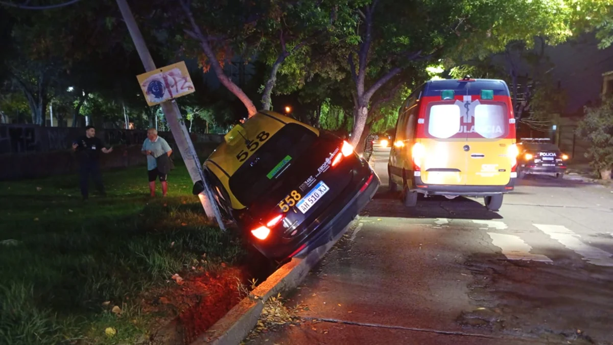 Robo de taxi a mano armada en Godoy Cruz: dos hombres quedaron detenidos y el vehículo fue recuperado