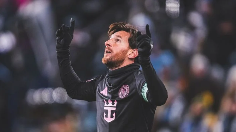 Lionel Messi celebra su primer gol oficial en este a&ntilde;o.