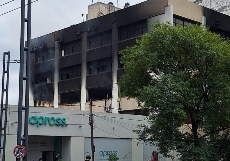 Apross se prendió fuego.