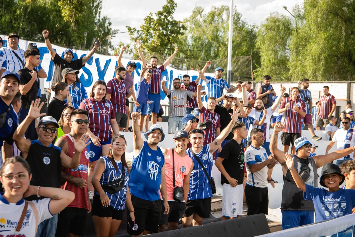 Hinchada Godoy Cruz - Tomba (10).jpg