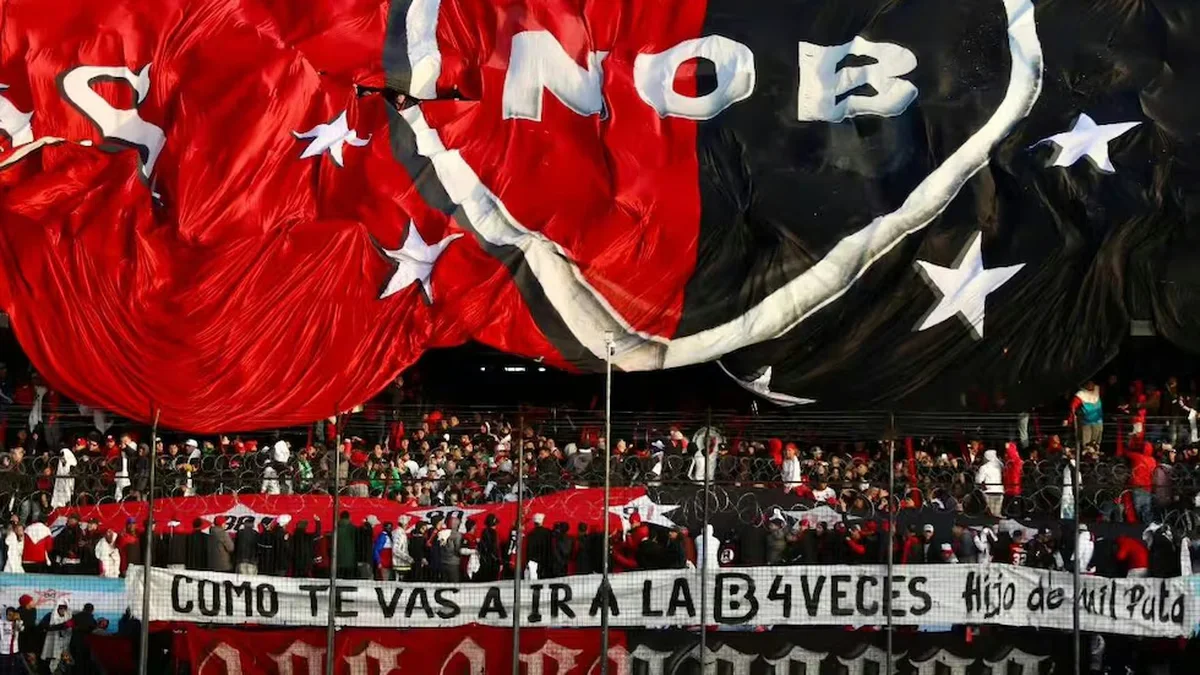 Papelón en Newell's: suspendieron a varios chicos por fotografiarse con un ídolo de Rosario Central