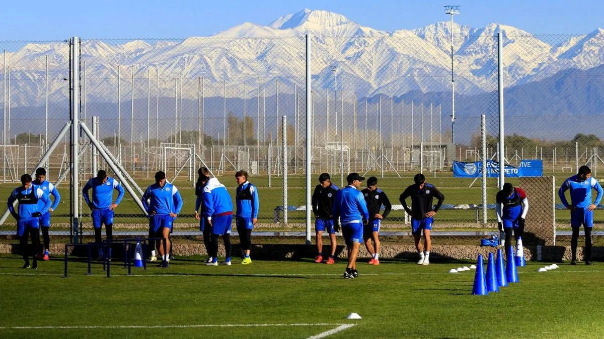 El futbolista clave de Godoy Cruz que pretende Vélez y los refuerzos que llegarían para la vuelta al Gambarte
