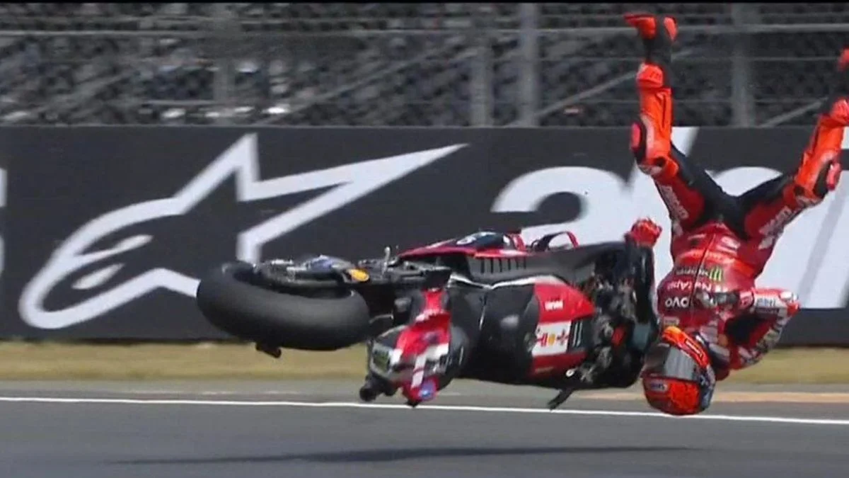 Impactante highside de Marc Márquez en la Sprint de MotoGP: fue asistido en pista y es duda para el domingo