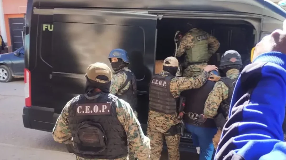 Triple femicidio de Florencio Varela: trasladan al quinto sospechoso detenido en la frontera con Bolivia