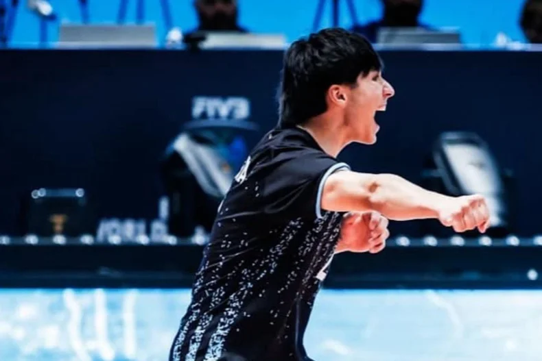 Valentín Yapura se lució en el Mundial U19 de vóley y quedó entre los mejores. 