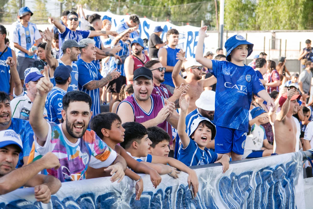 Hinchada Godoy Cruz - Tomba (1).jpg