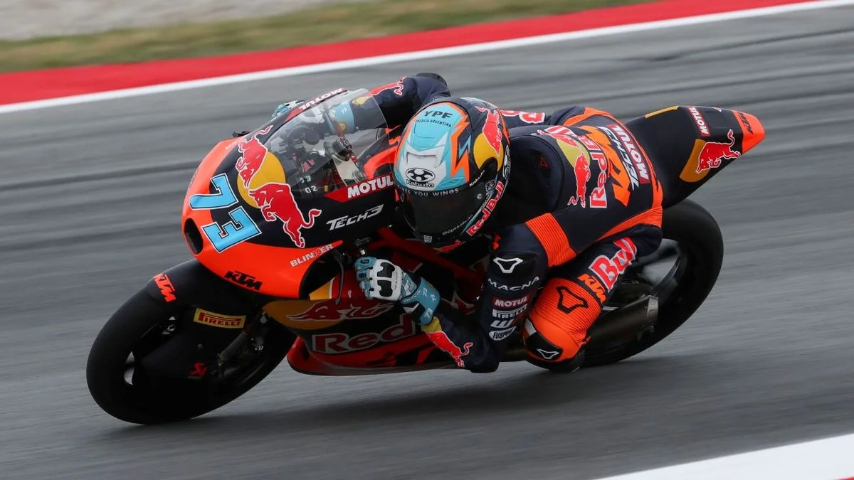 Valentín Perrone metió su primera pole del año en Moto3 y Marco Morelli largará quinto en el GP de Cataluña