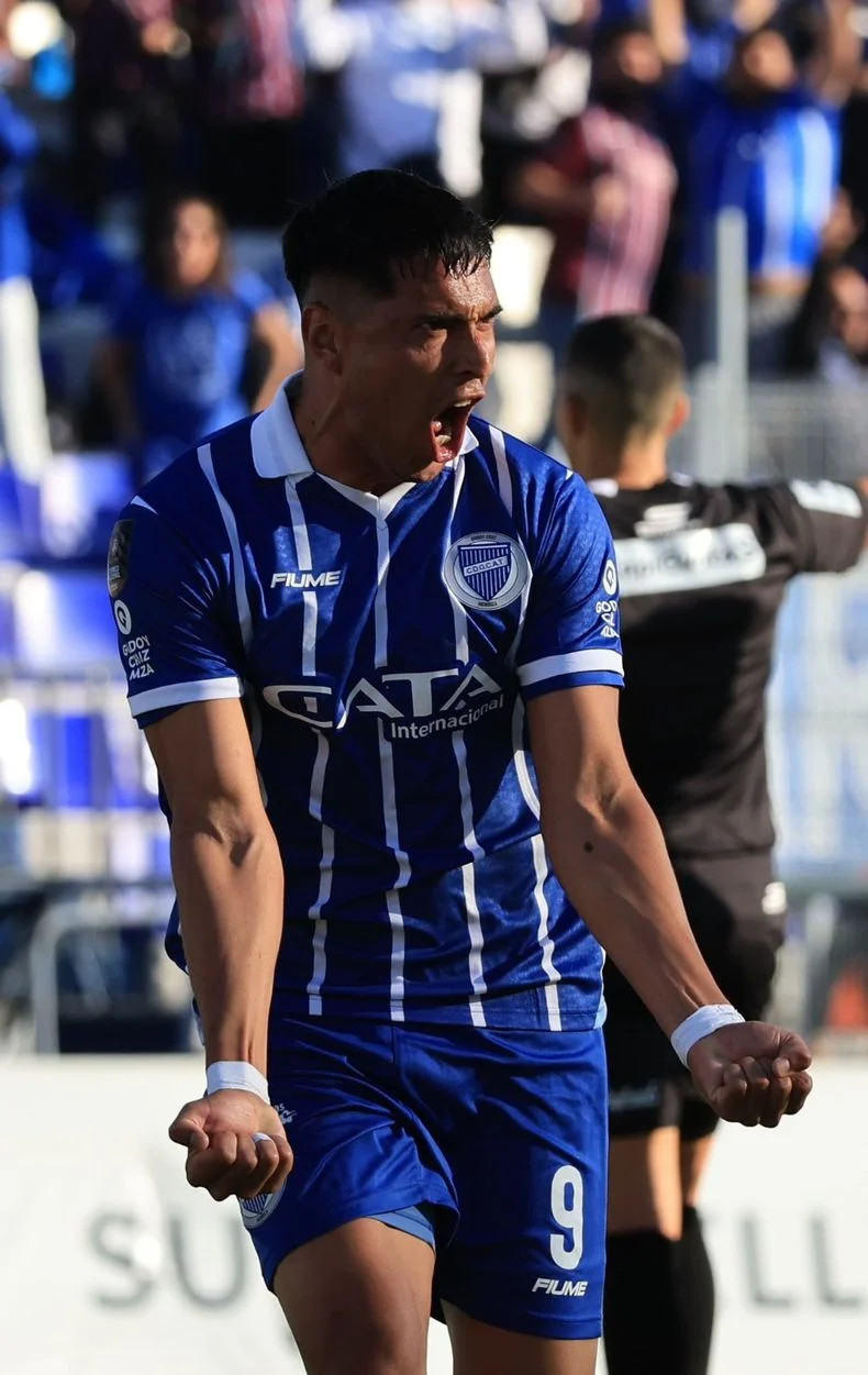 Godoy Cruz volvió al triunfo ante su gente.