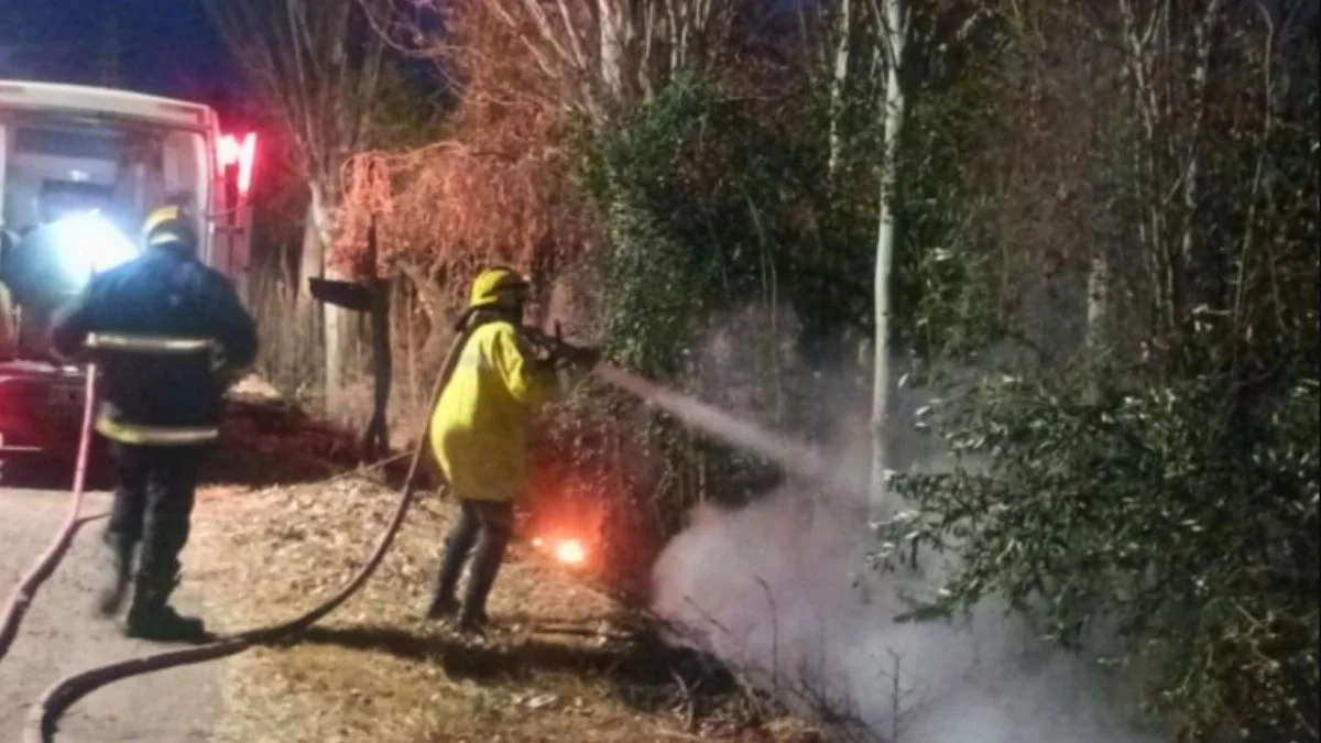 Incendio en una panadería en Malargüe: vio fuego en el techo y rápidamente llamó al 911