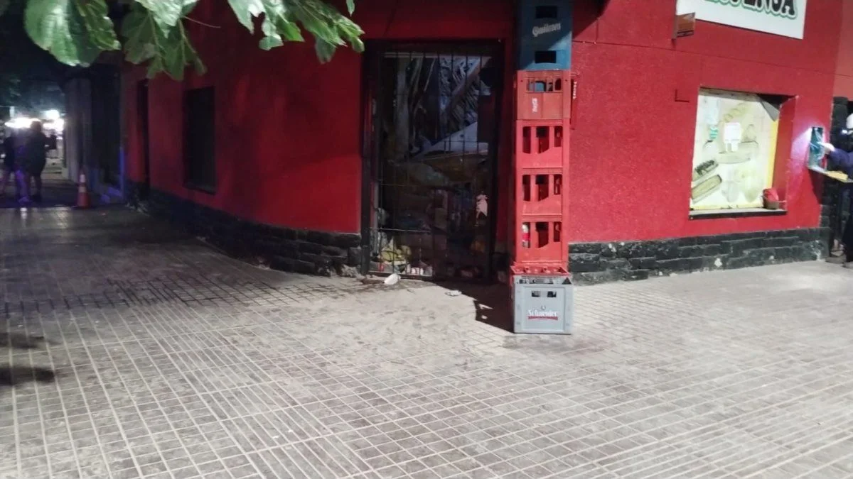 Se derrumbó el techo de un minimarket en Godoy Cruz: no hay heridos