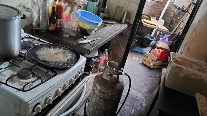 Cocina del domicilio allanado en Guaymall&eacute;n, vinculado a Mauricio Morales.