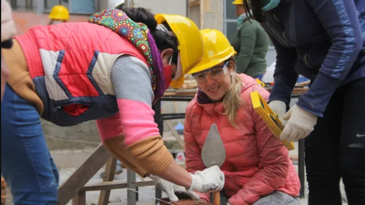 Mujeres empobrecidas: es brutal la diferencia de género en la participación en la riqueza