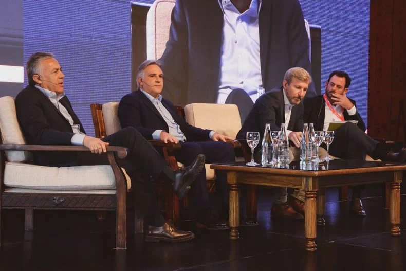 Alfredo Cornejo durante la exposici&oacute;n en el Insurance Week