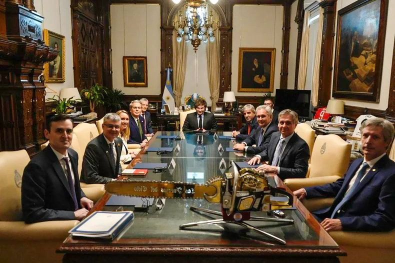 Reunión en Casa Rosada entre el equipo de Scott Bessent y Javier Milei.