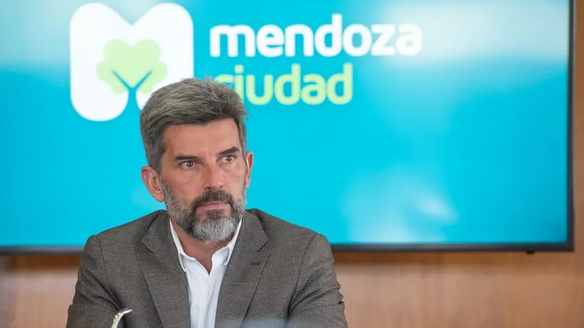 "Pero Ulpiano...": Suarez buscó despegarse de Milei, pero en redes le recordaron que es su socio político