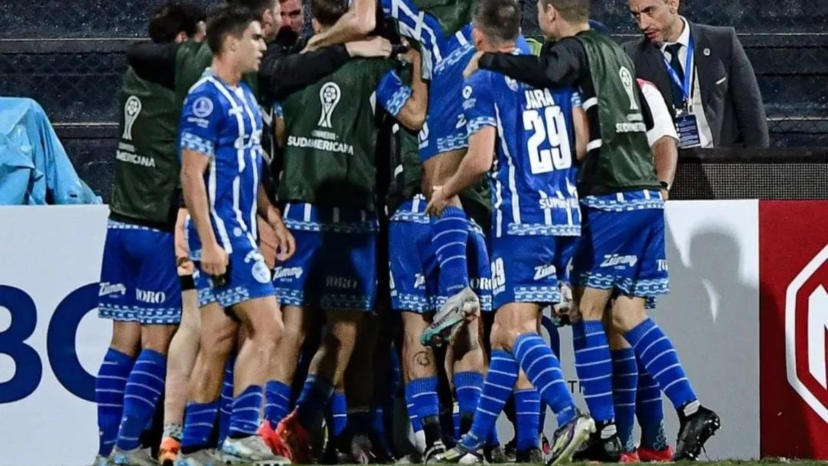 Godoy Cruz venció con autoridad a Atlético Grau en el debut en la Copa Sudamericana