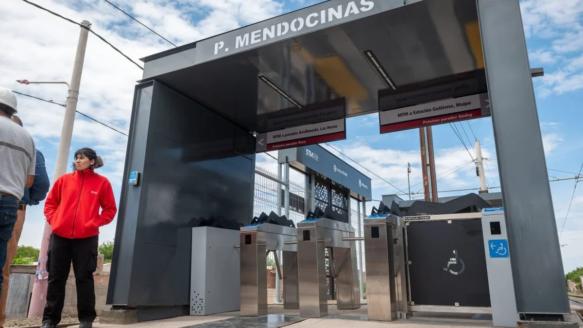 Metrotranvía: nuevos paradores refuerzan el control y protección de los pasajeros en Las Heras y Godoy Cruz
