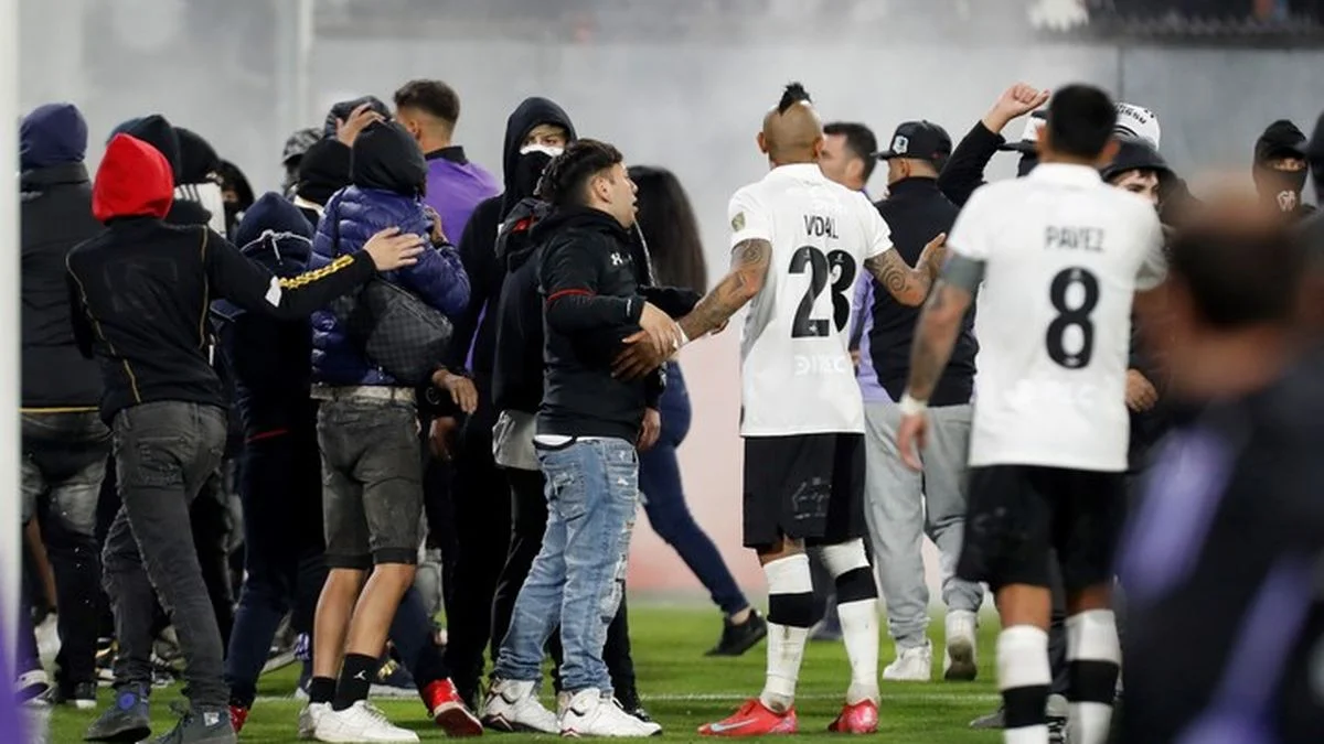 Chile: tras la muerte de dos jóvenes en la previa del partido de Colo Colo renunció la jefa de Estadio Seguro