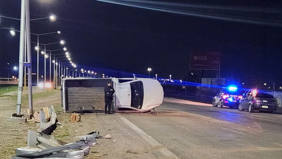 Un conductor iba borracho y volcó en Luján